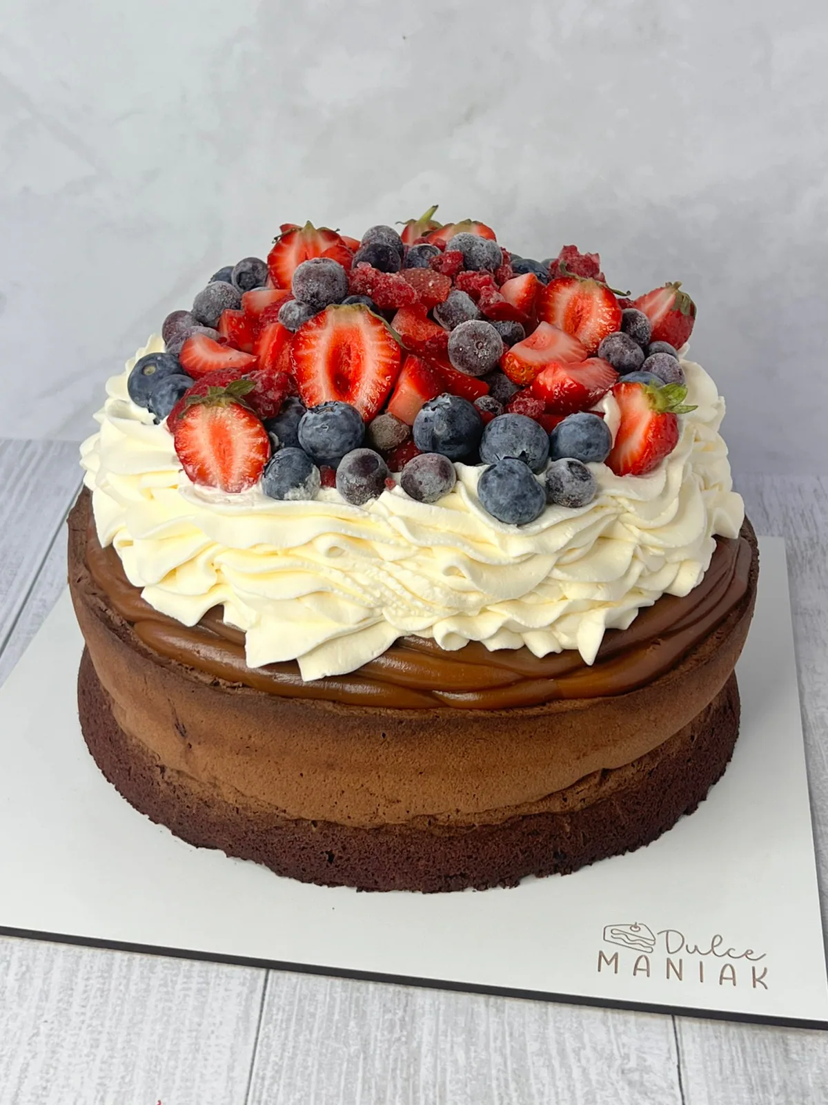 Marquise con frutos rojos