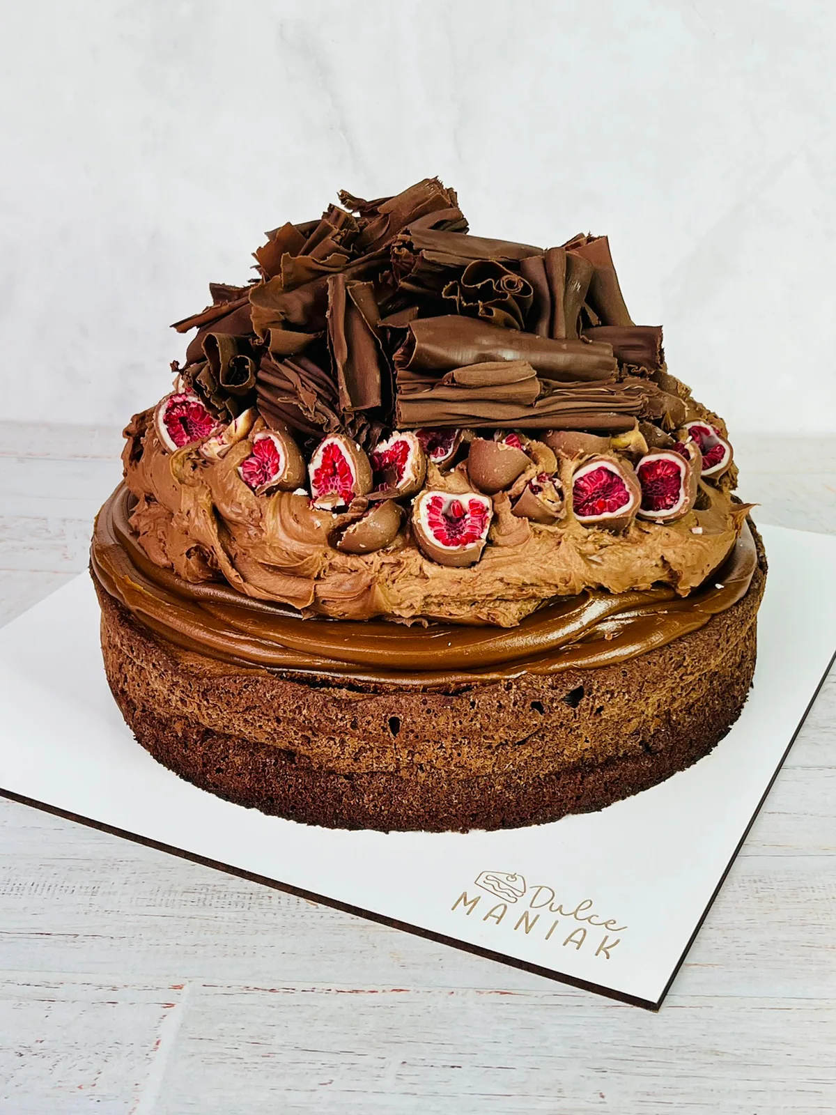 Marquise con mousse, Franui y chocolate en rama